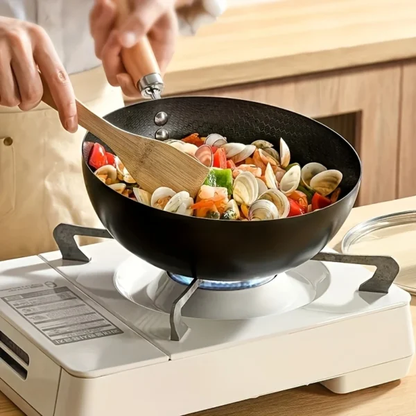 b7427b11-3f22-4052-8f72-88eaf6b4076e.webp Cast Iron Small Wok 20cm
